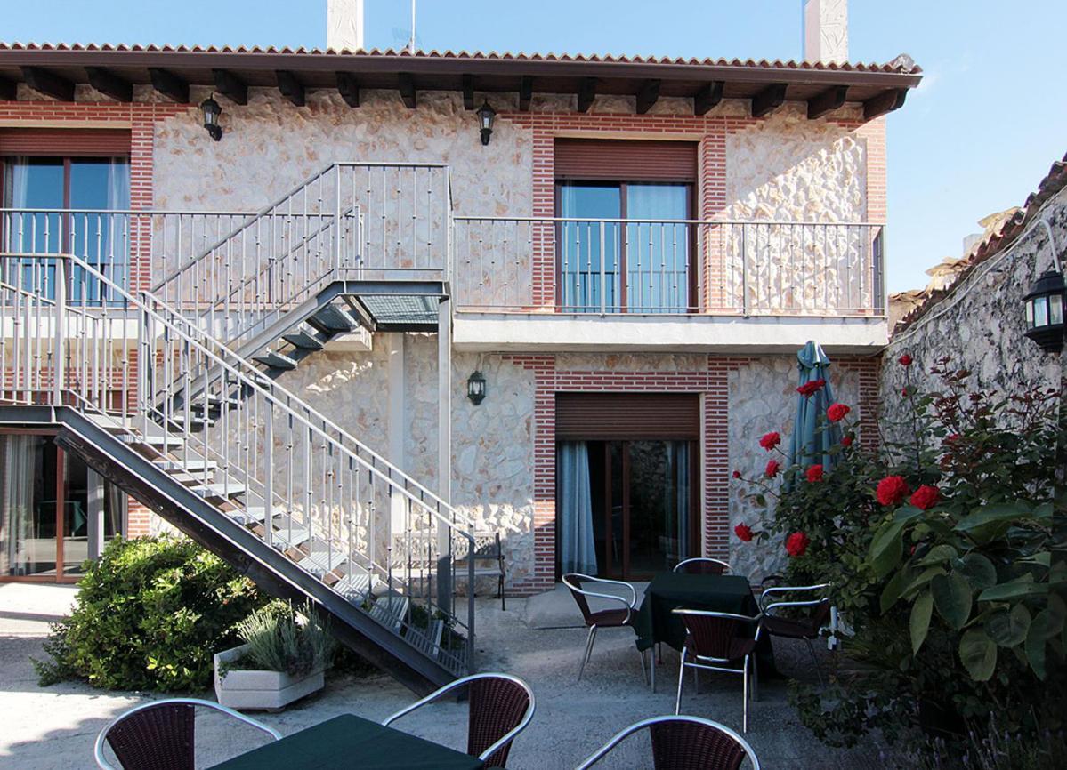 Apartamentos Turisticos Los Abuelos Montemayor de Pililla Exteriér fotografie