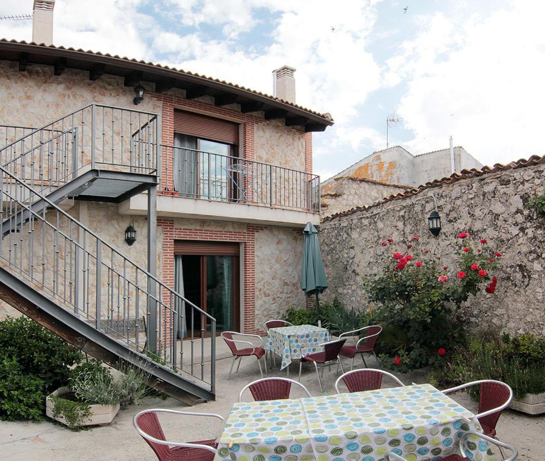Apartamentos Turisticos Los Abuelos Montemayor de Pililla Exteriér fotografie