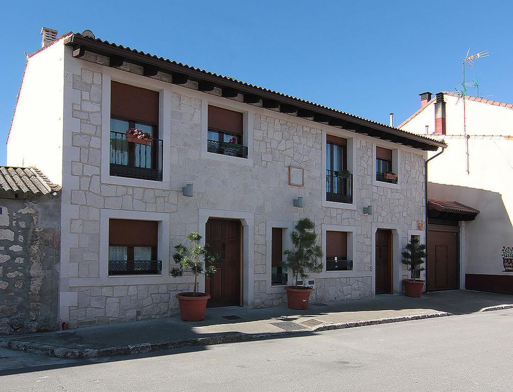 Apartamentos Turisticos Los Abuelos Montemayor de Pililla Exteriér fotografie