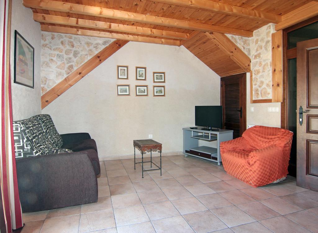 Apartamentos Turisticos Los Abuelos Montemayor de Pililla Exteriér fotografie