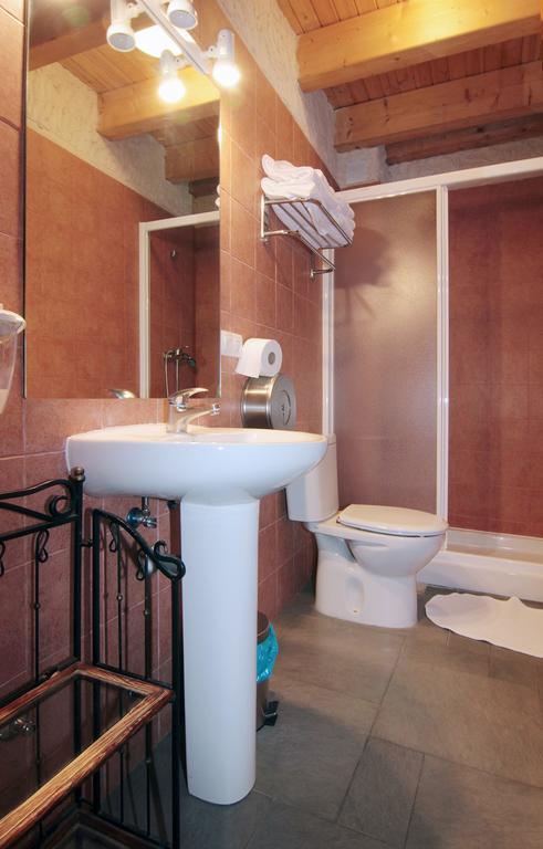 Apartamentos Turisticos Los Abuelos Montemayor de Pililla Exteriér fotografie