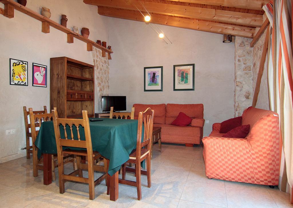 Apartamentos Turisticos Los Abuelos Montemayor de Pililla Exteriér fotografie